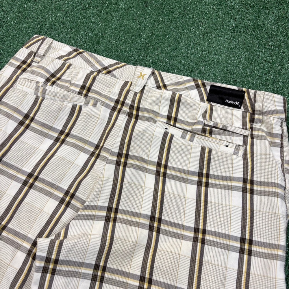 Y2K 2000's Hurley Plaid Shorts - Picture 2 of 4